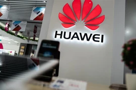 Biểu tượng Huawei tại một cửa hàng ở Bắc Kinh, Trung Quốc. (Nguồn: AFP/TTXVN)