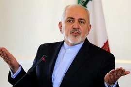 Ngoại trưởng Iran Mohammad Javad Zarif phát biểu tại cuộc họp báo ở Tehran. (Ảnh: IRNA/TTXVN)