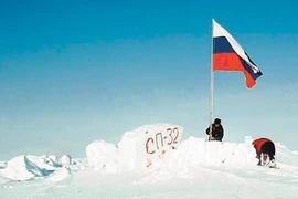 Cờ Nga tại Bác Cực. (Nguồn: ubaltciclfellows.wordpress.com)