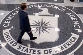 Biểu tượng CIA tại trụ sở CIA ở Langley, Virginia, Mỹ. (Ảnh: AFP/TTXVN)