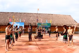 Lễ khánh thành nhà trưng bày đàn đá tỉnh Đắk Nông. (Ảnh: Ngọc Minh/TTXVN)