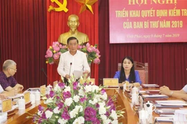 Chủ nhiệm Ủy ban Kiểm tra Trần Cẩm Tú phát biểu với với Ban Thường vụ Tỉnh ủy Vĩnh Phúc. (Ảnh: Nguyễn Trọng Lịch/TTXVN)