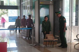 Anh Trần Văn Dũng, xóm Hưng Long, thị trấn Tà Lùng (huyện Phục Hòa, tỉnh Cao Bằng), một người từng vượt biên, trao đổi với phóng viên. (Ảnh: Chu Hiệu/TTXVN)