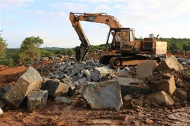 Công trường khai thác đá trái phép bị lực lượng chức năng phát hiện. (Ảnh: Đậu Tất Thành/TTXVN)