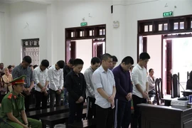 Các bị cáo tại phiên tòa xét xử. (Ảnh: Lê Đức Hoảnh/TTXVN)