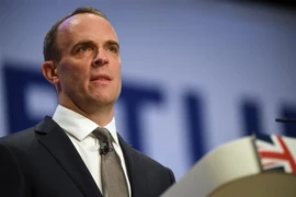 Bộ trưởng phụ trách vấn đề Brexit của Anh Dominic Raab phát biểu tại đại hội thường niên của đảng Bảo thủ cầm quyền diễn ra ở London ngày 1/10/2018. (Ảnh: AFP/TTXVN)