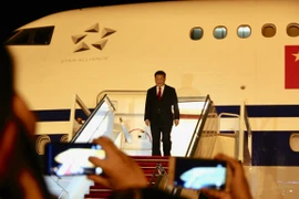 Chủ tịch Trung Quốc Tập Cận Bình đến sân bay quốc tế Brunei. (Nguồn: Thescoop.com)