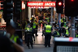 Cảnh sát điều tra tại hiện trường vụ tấn công ở Melbourne, Australia, ngày 9/11. (Ảnh: THX/TTXVN)