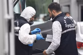 Cảnh sát Thổ Nhĩ Kỳ điều tra tại lãnh sự quán Saudi Arabia ở Istanbul, Thổ Nhĩ Kỳ ngày 17/10/2018. (Ảnh: THX/TTXVN)