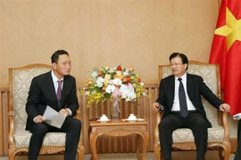 Phó Thủ tướng Trịnh Đình Dũng tiếp Đại sứ Kim Do Hyun. (Ảnh: Nguyễn Dân/TTXVN)