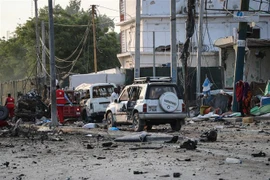 Hiện trường một vụ đánh bom xe tại Mogadishu, Somalia ngày 9/11/2018. (Ảnh: AFP/TTXVN)