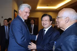 Chủ tịch Hội đồng Nhà nước và Hội đồng Bộ trưởng Cuba Miguel Mario Díaz-Canel Bermúdez và Phó Thủ tướng Trịnh Đình Dũng dự buổi tọa đàm. (Ảnh: Lâm Khánh/TTXVN)
