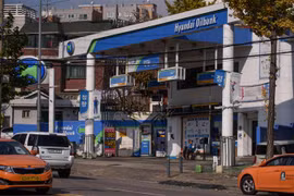 Một trạm xăng ở thủ đô Seoul, Hàn Quốc. (Ảnh: AFP/TTXVN)