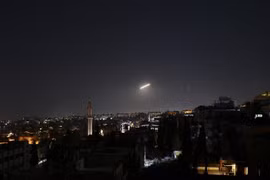 Hệ thống phòng không Syria đáp trả một vụ tấn công tại thủ đô Damascus ngày 6/2/2020. (Ảnh: THX/TTXVN)