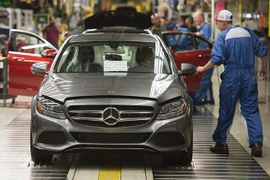 Mẫu xe C-Class của Mercedes-Benz. (Ảnh: AFP/TTXVN)
