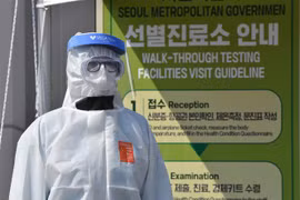 Một địa điểm xét nghiệm COVID-19 ở thủ đô Seoul, Hàn Quốc, ngày 3/4/2020. (Ảnh: AFP/TTXVN)