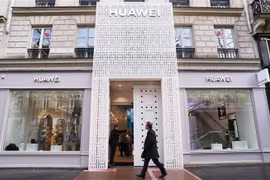 Cửa hàng Huawei tại Paris, Pháp, ngày 5/3/2020. (Ảnh: AFP/ TTXVN)