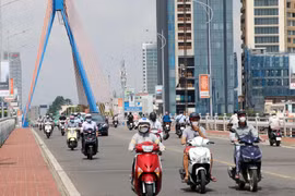 Phương tiện lưu thông trên các tuyến đường Đà Nẵng. (Ảnh: Trần Lê Lâm/TTXVN)