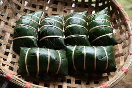 Bánh chưng gù đen là đặc sản của đồng bào các dận tộc tại tỉnh Lào Cai. (Ảnh: Quốc Khánh/TTXVN)