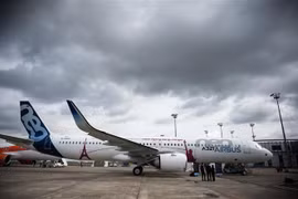 Máy bay A321neo tại trung tâm phân phối của Airbus ở Colomiers, Pháp. (Ảnh: AFP/TTXVN)
