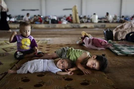 Trẻ em Syria di cư theo gia đình. (Nguồn: Occupy.com)