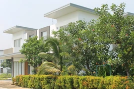 Bên ngoài 1 căn biệt thự Đại Phước Lotus. (Ảnh: Trần Xuân Tình/Vietnam+)