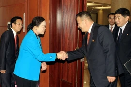 Bà Hà Thị Khiết tiếp Chủ tịch Ủy ban Trung ương Đồng minh Thanh niên XHCN Kim Nhật Thành, Triều Tiên. (Ảnh: Phạm Kiên/TTXVN)