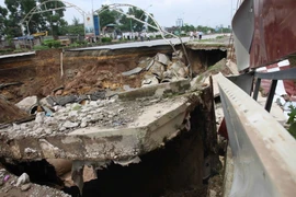 Một đoạn đường bị sụt lún. Ảnh chỉ có tính minh họa. (Nguồn: TTXVN)