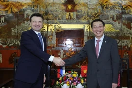 Chủ tịch UBND thành phố Hà Nội Nguyễn Thế Thảo tiếp Thống đốc tỉnh Moskva. (Ảnh: An Đăng/TTXVN)