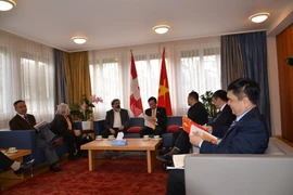 Đoàn công tác Ban Tuyên giáo Trung ương làm việc với đoàn Đảng Lao động Thụy Sĩ. (Nguồn: Vietnam+)