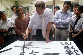 Triển lãm thư pháp về tập thơ 'Nhật ký trong tù' của Chủ tịch Hồ Chí Minh. (Nguồn: TTXVN)
