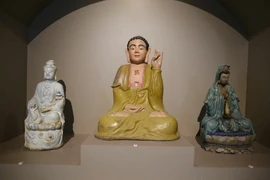 Các tượng Phật bằng chất liệu gốm từ cuối thế kỷ XVIII-đầu thế kỷ 20 được trưng bày tại Bảo tàng Văn hóa Phật giáo. (Ảnh: Trần Lê Lâm/TTXVN)