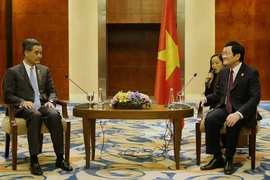Chủ tịch nước Trương Tấn Sang gặp Trưởng đặc Khu hành chính Hong Kong Lương Chấn Anh bên lề Hội nghị cấp cao APEC 23. (Ảnh: Nguyễn Khang/TTXVN)