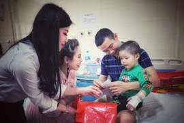 Những ‘đốm lửa’ lan tỏa yêu thương từ cộng đồng người Việt ở châu Âu