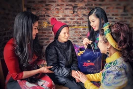 [Photo] Chuyến thiện nguyện ấm áp yêu thương của các Đại sứ Nhân ái