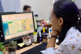 Trí tuệ nhân tạo của các nền tảng công nghệ giúp thu thập, xử lý hành vi người dùng để chủ động cung cấp thông tin tìm kiếm liên quan. (Ảnh minh họa: X.Mai/Vietnam+)