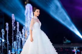[Photo] Dàn Hoa hậu ‘đọ’ catwalk trên sàn diễn Miss World Việt Nam