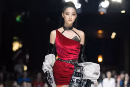 Hoa hậu Lương Thùy Linh hóa ‘nữ thần chiến binh’ khuynh đảo sàn diễn
