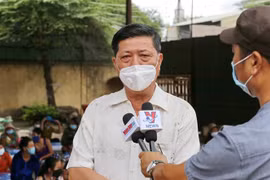 Ông Huỳnh Minh Phú, Chủ tịch Hội Khmer-Việt Nam Đô thành Phnom Penh trả lời phỏng vấn phóng viên TTXVN. (Ảnh: Nguyễn Vũ Hùng/PV TTXVN tại Campuchia)