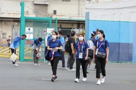 Hình ảnh các tình nguyện viên tại Paralympic Tokyo 2020. (Ảnh: Phạm Tuân/TTXVN)