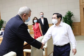 Thủ tướng Phạm Minh Chính với đại diện doanh nghiệp châu Âu tại Việt Nam. (Ảnh: Dương Giang/TTXVN)