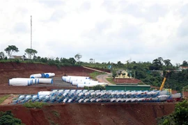 Tập kết vật tư, thiết bị phục vụ công trình điện gió. (Ảnh: Hưng Thịnh/TTXVN)