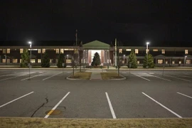 Kỳ lạ 7.000 bóng đèn bật sáng gần hai năm mà không thể tắt