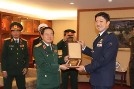 Đoàn cấp cao quân đội Việt Nam thăm hữu nghị chính thức Singapore