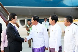 Thủ tướng bắt đầu chuyến thăm tham dự Hội nghị cấp cao ASEAN