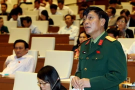 Thảo luận quy định các chức vụ có trần quân hàm cấp Tướng