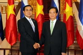 Thủ tướng Nguyễn Tấn Dũng đón, hội đàm với Thủ tướng Thái Lan