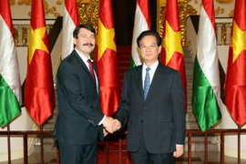 Thủ tướng Nguyễn Tấn Dũng hội kiến Tổng thống Hungary