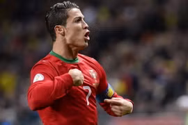 "Siêu nhân" Ronaldo lập hat-trick đưa Bồ Đào Nha đến Brazil