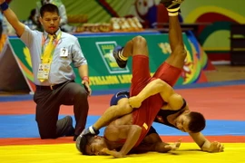 Môn vật liên tiếp giành vàng. (Ảnh: Thanh Hà/TTXVN)